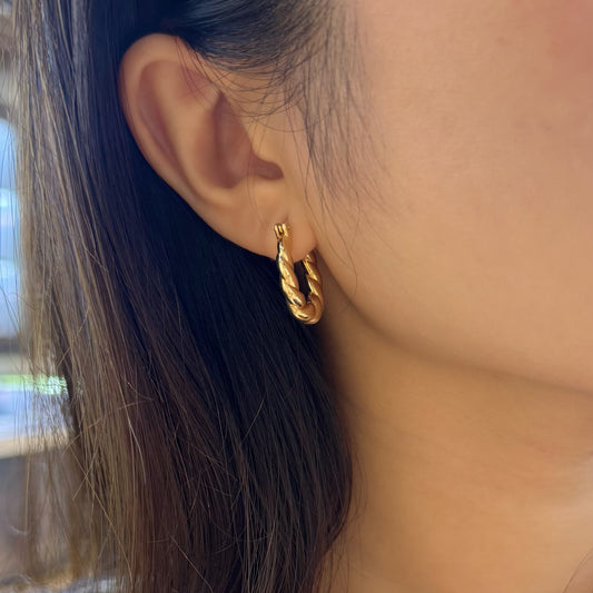 Woven 18K Gold Oval Hoop Earrings