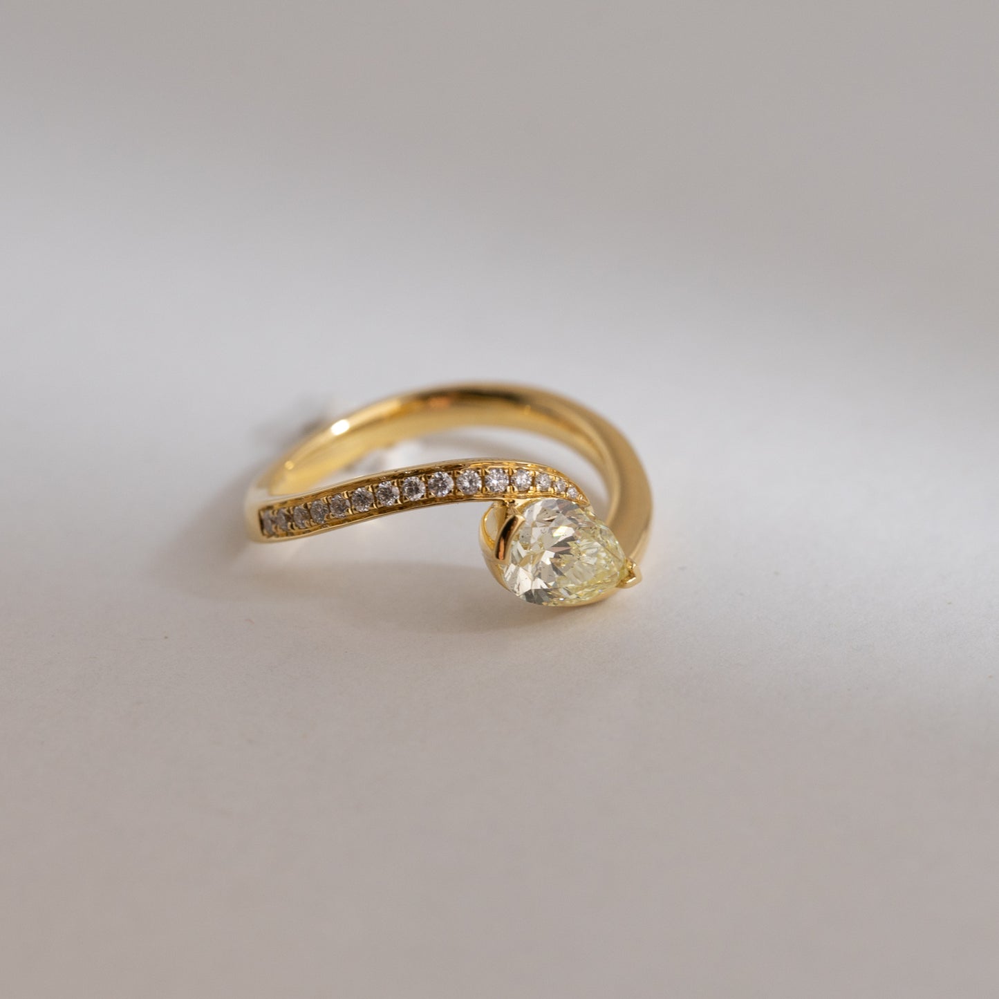 Pear Diamond Wavy Ring