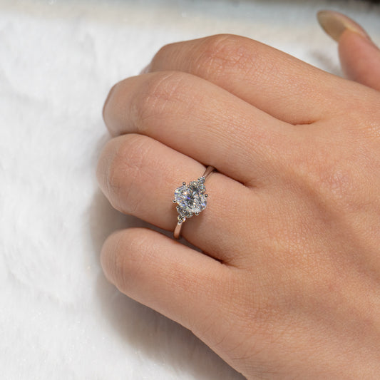 Lab Diamond Collection - 1ct Oval Shape Diamond with Trio Side Diamond Band