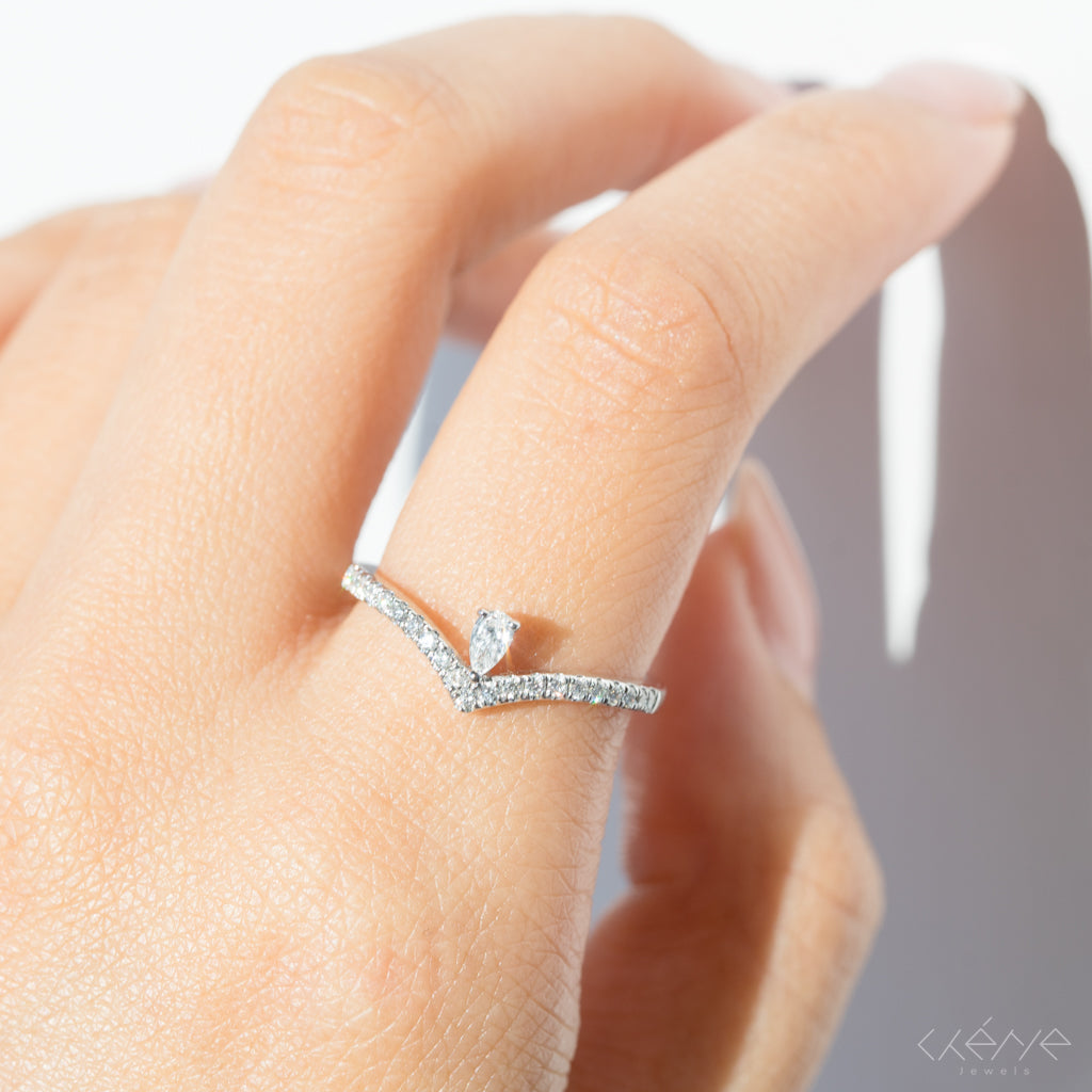 Nora Curved Ring with Pear Shape Diamond