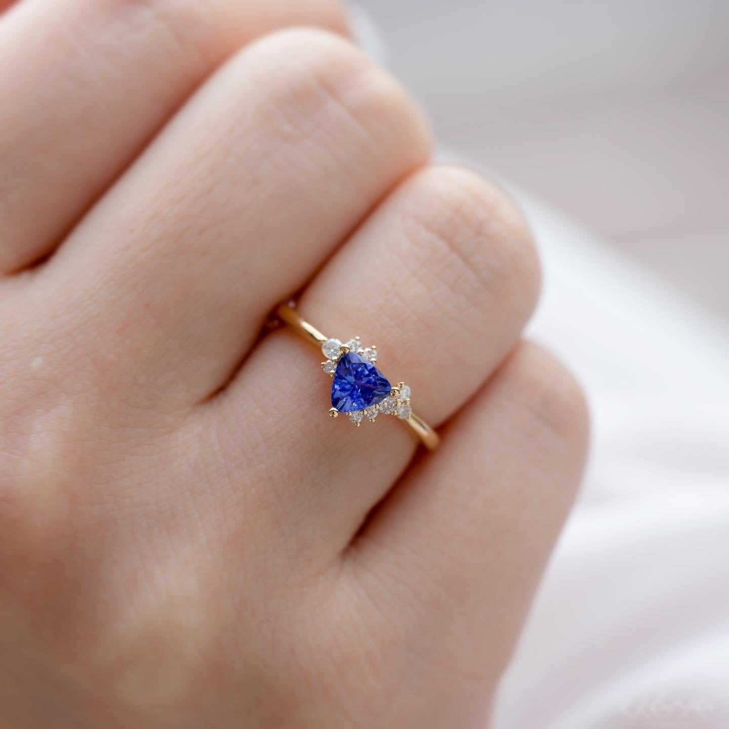 Vien / Tanzanite Ring